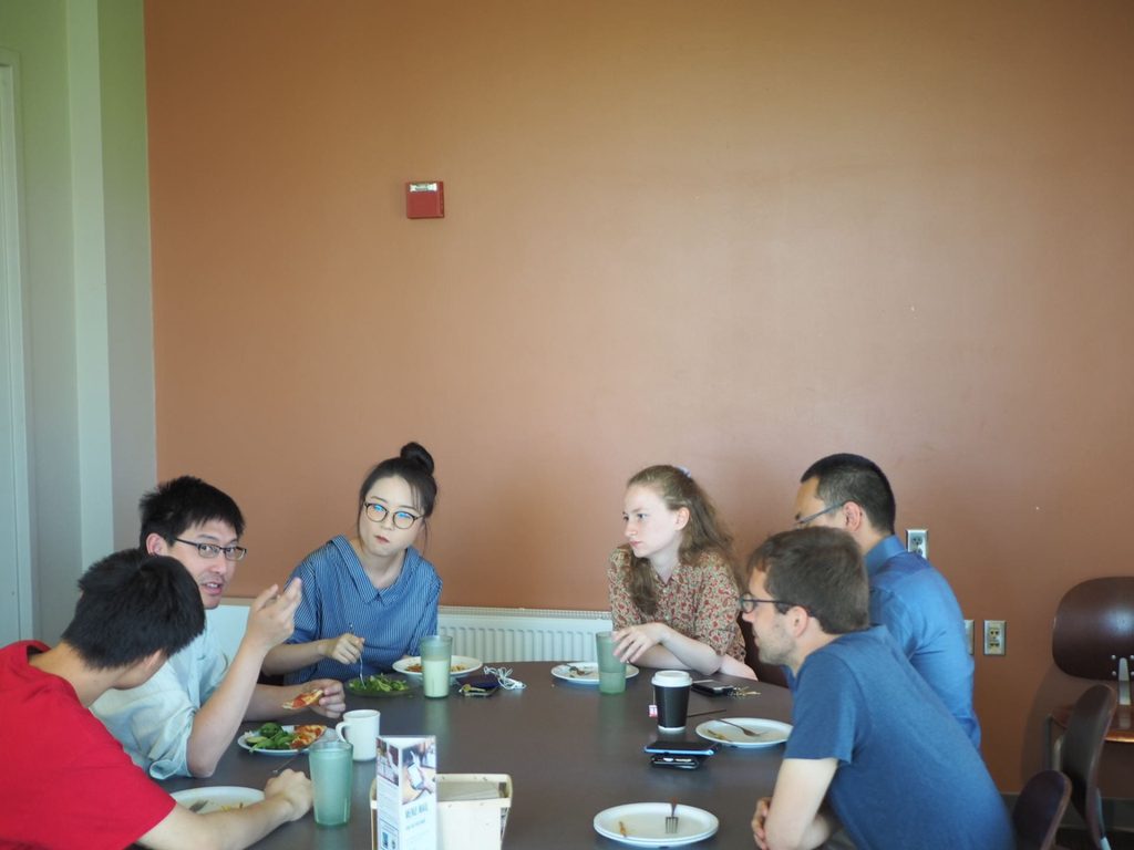Ying Jia Tan with Carleton students