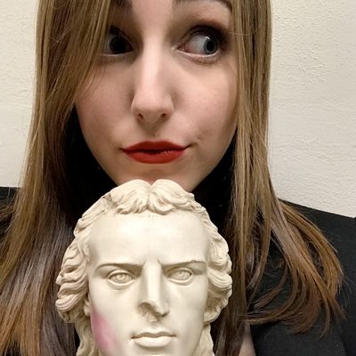Alexandra Pozniak holds a tiny bust of Friedrich Schiller