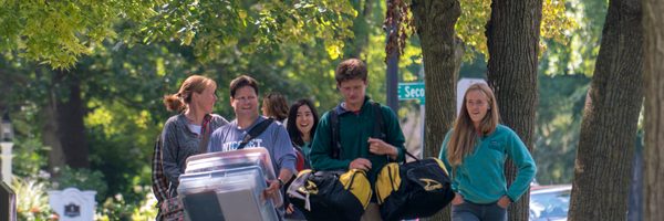 Family members help a student move in