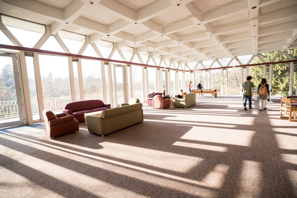 Features Super-Lounge