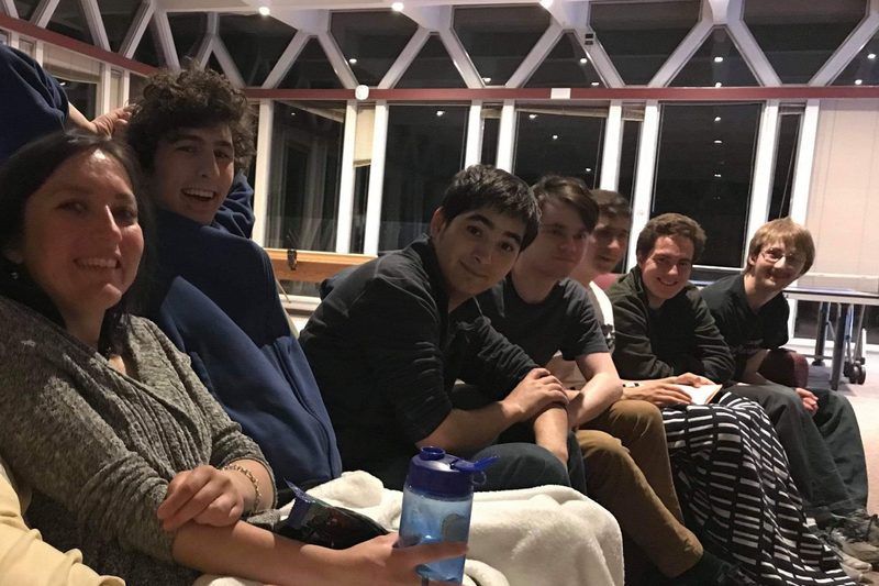 Example of friends in the slounge!