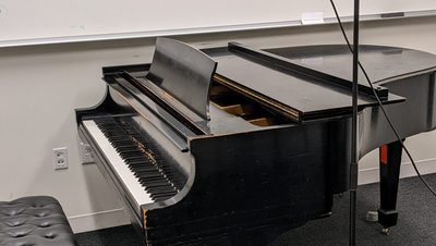 Piano and microphone in Weitz practice room.