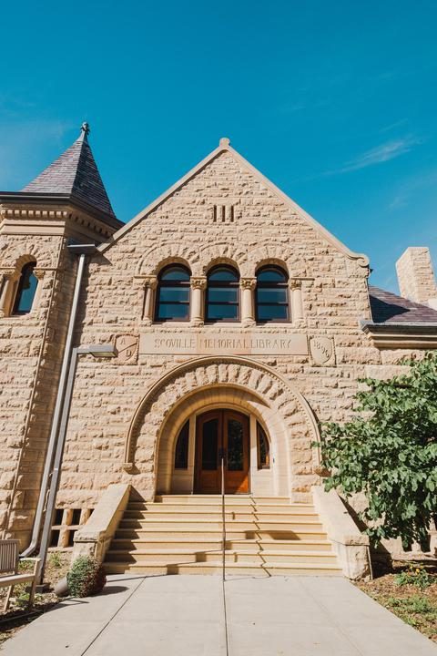 Scoville Hall, home to the admissions team at Carleton College