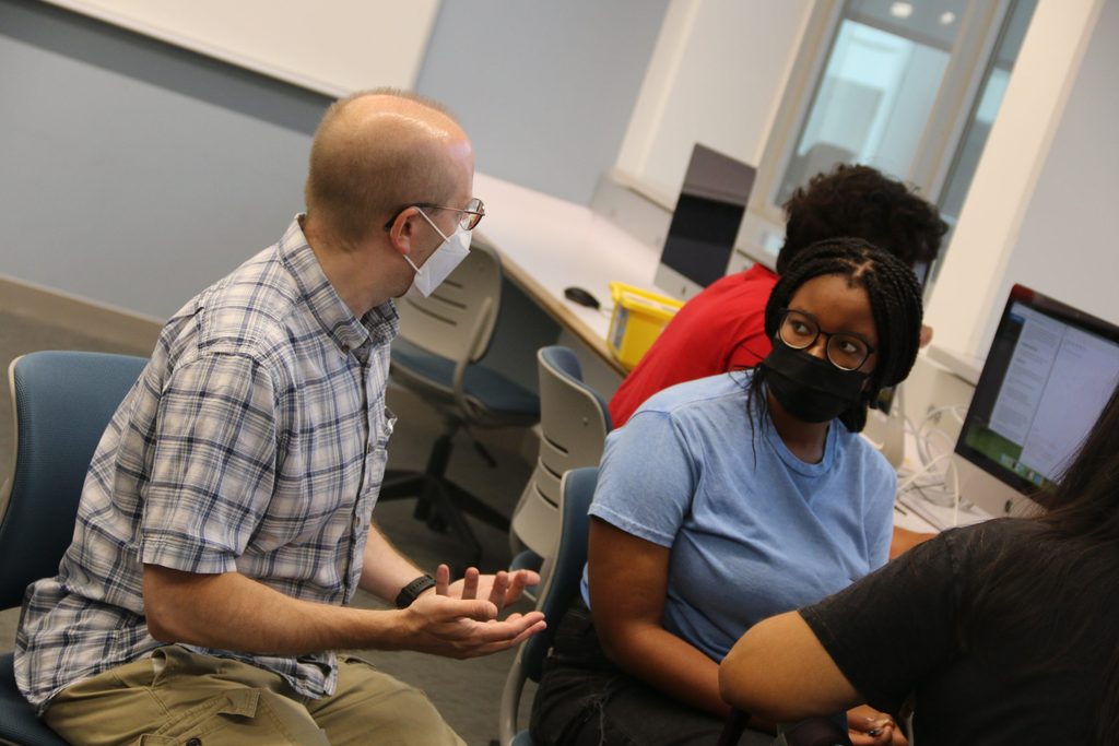 Professor Dave Musicant talking to a student in CS lab