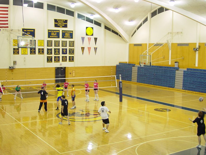Mens’ and Womens’ Volleyball Teams Face Off News Carleton College
