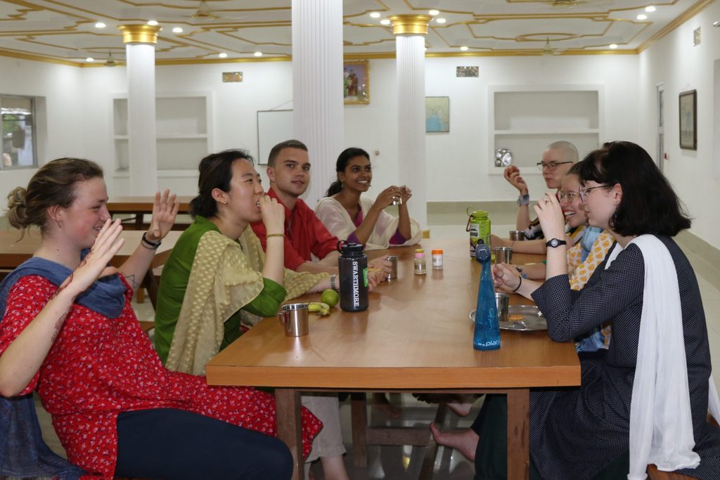 Tea break in the Burmese Vihar