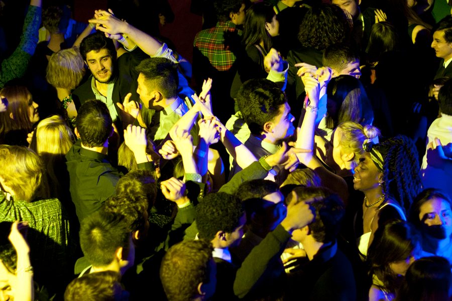 Students gathered closely, dancing at Midwinter Ball 2015.