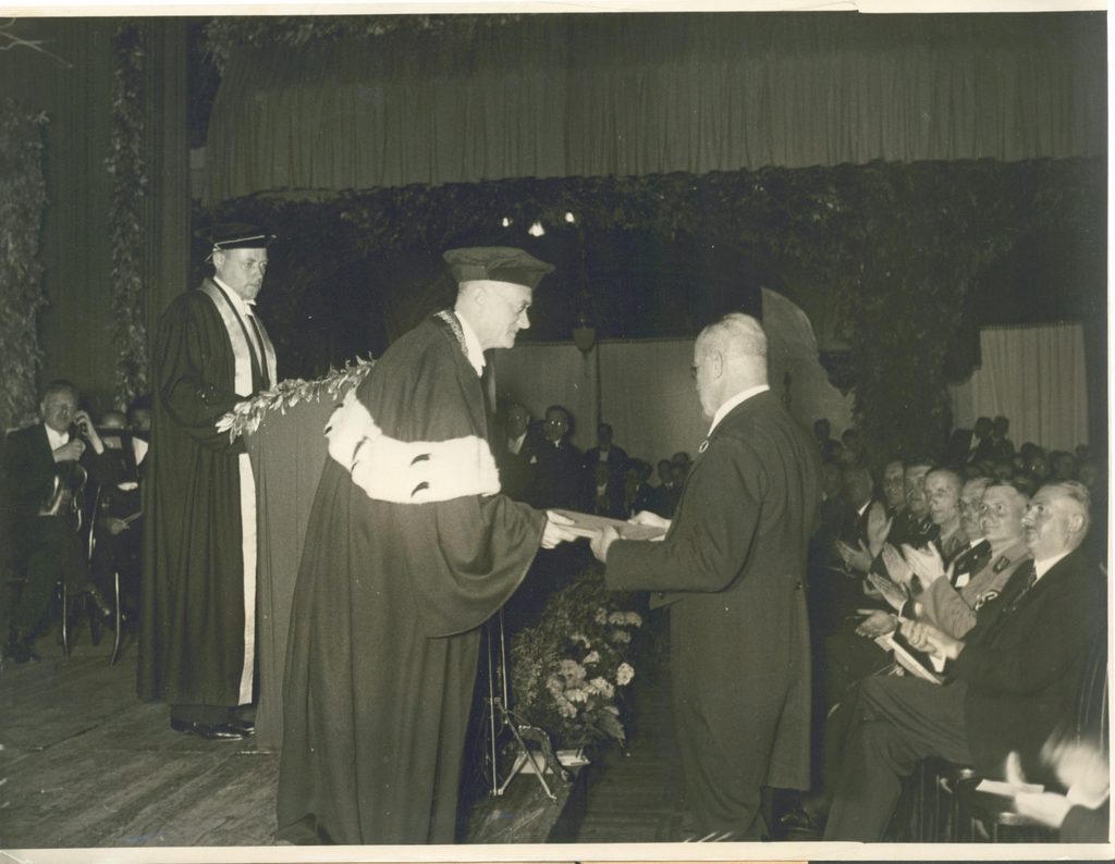 Dean Blayney receiving an Honorary Doctorate at the University of Heidelberg