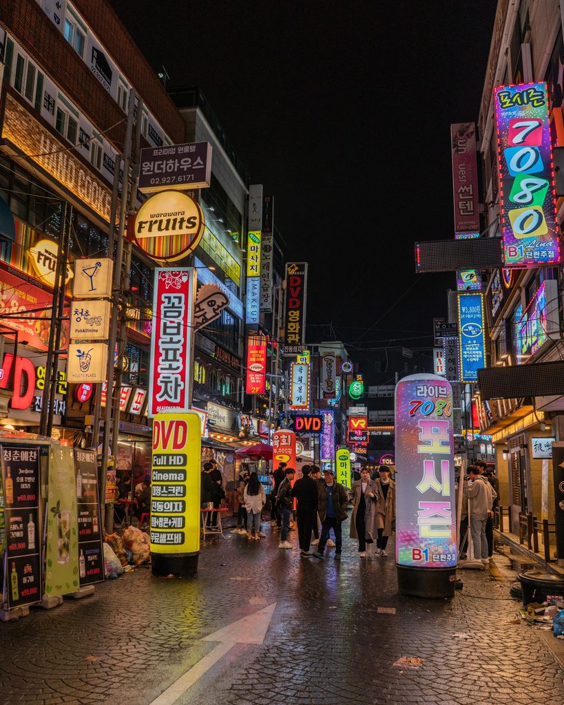 seoul streets at night
