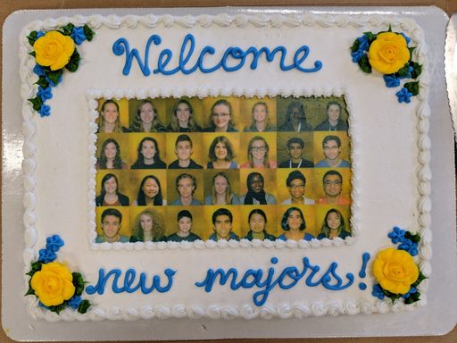 A cake that says